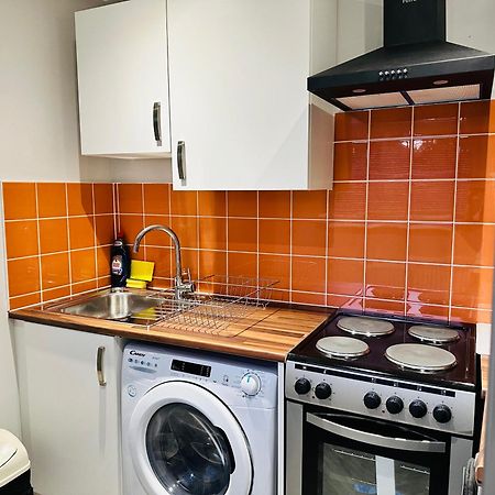 Comfy Studio Flat And Workspace Near Ashton-U-Lyne Station Stalybridge Bagian luar foto