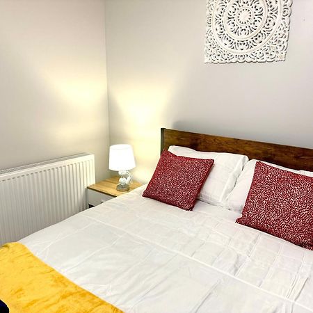 Comfy Studio Flat And Workspace Near Ashton-U-Lyne Station Stalybridge Bagian luar foto