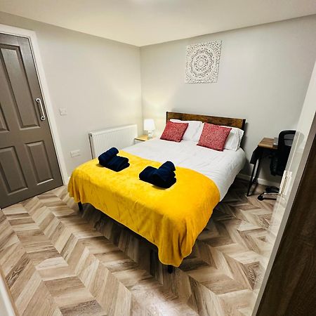 Comfy Studio Flat And Workspace Near Ashton-U-Lyne Station Stalybridge Bagian luar foto