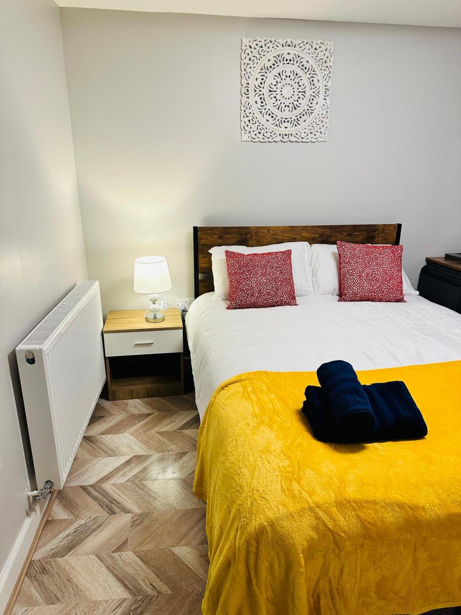 Comfy Studio Flat And Workspace Near Ashton-U-Lyne Station Stalybridge Bagian luar foto