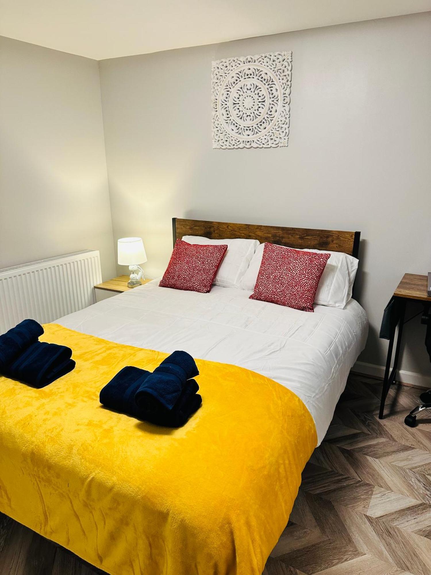Comfy Studio Flat And Workspace Near Ashton-U-Lyne Station Stalybridge Bagian luar foto