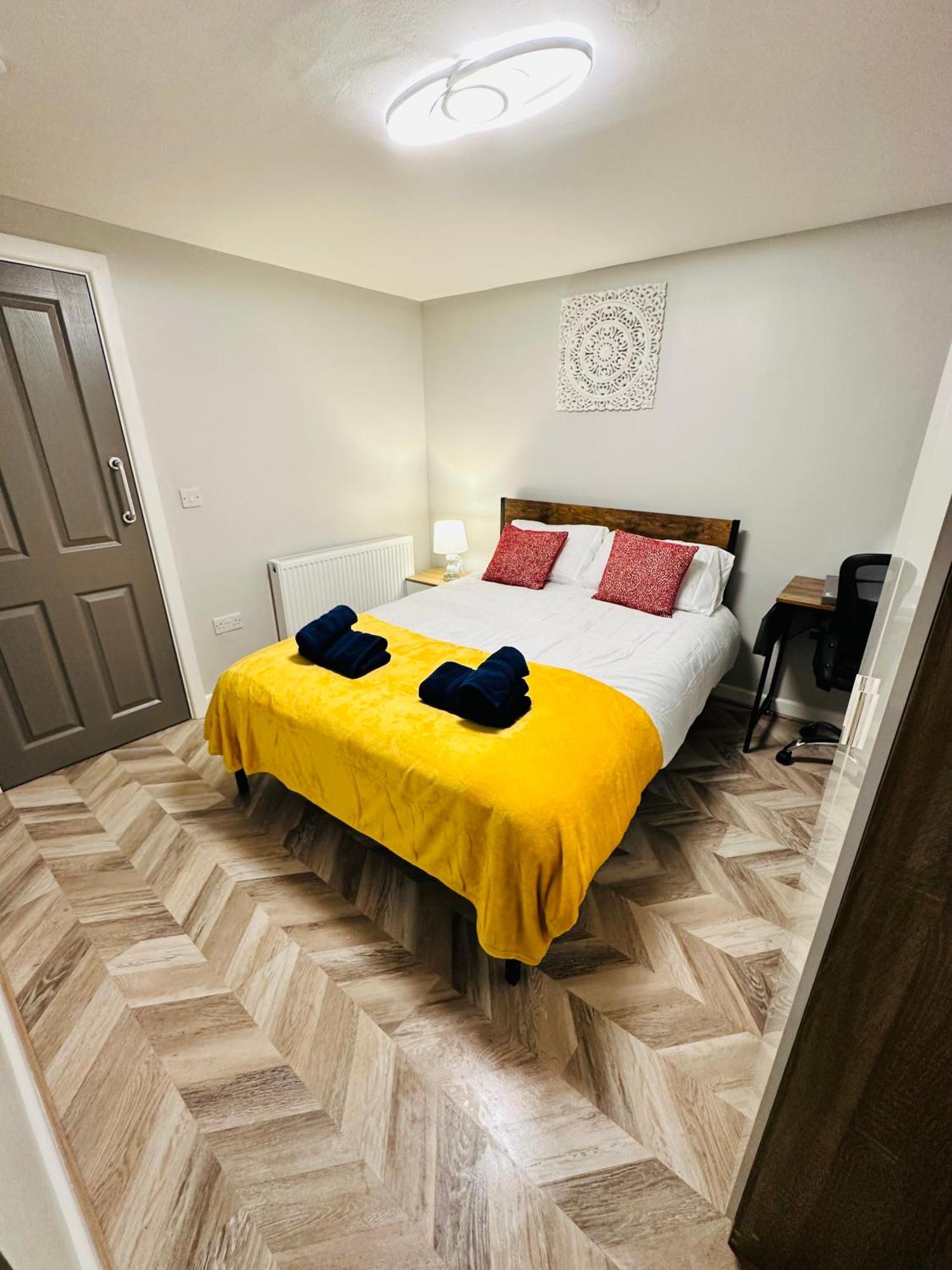 Comfy Studio Flat And Workspace Near Ashton-U-Lyne Station Stalybridge Bagian luar foto
